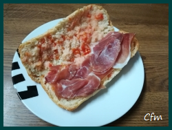 Bocadillo de pan tumaca con jamón