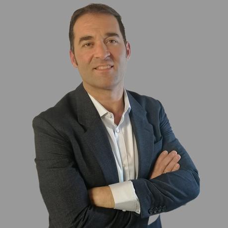 Schneider Electric incorpora a Adrián Castillo como nuevo Plant Manager de su fábrica en Puente La Reina (Navarra)