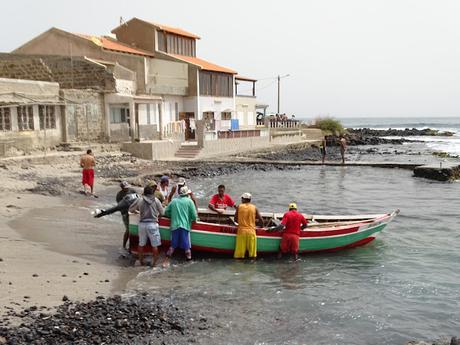 CABO VERDE : LOS PESCADORES DE LA ILHA DE SAO VICENTE CABO VERDE : LOS PESCADORES DE LA ILHA DE SAO VICENTE