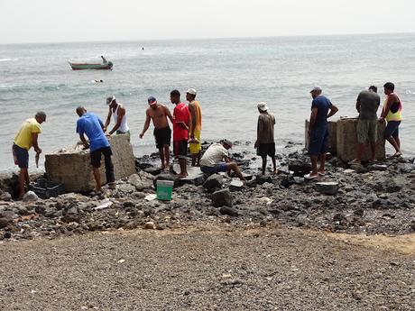 CABO VERDE : LOS PESCADORES DE LA ILHA DE SAO VICENTE CABO VERDE : LOS PESCADORES DE LA ILHA DE SAO VICENTE