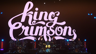 Complemento al In The Court Of The Crimson King - King Crimson at 50 Complemento al In The Court Of The Crimson King - King Crimson at 50