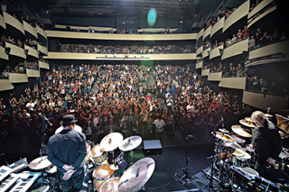 Complemento al In The Court Of The Crimson King - King Crimson at 50