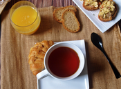 Desayuno dulce salado: Croissante relleno tosta revuelto