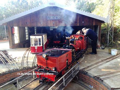 Hay varios trenes en el Parque de la Oreneta