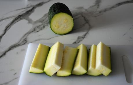 Pollo al horno macerado con ajo y perejil con guarnición