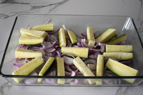 Pollo al horno macerado con ajo y perejil con guarnición