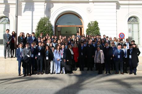 Jóvenes de Andalucía, Ceuta, Melilla y Canarias debaten a imagen del Parlamento Europeo