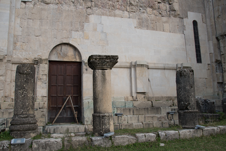 columnas en el exterior