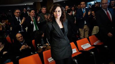 Caos en la Complutense con el nombramiento de Ayuso como alumna ilustre.