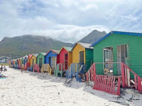 Casetas de la playa de Muizenberg, Sudáfrica, en mal estado.