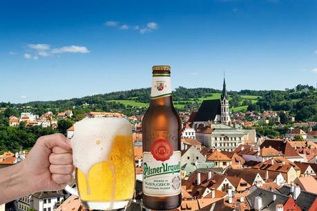 Cómo beber cerveza en la República Checa Pilsner Urquell cerveza checa