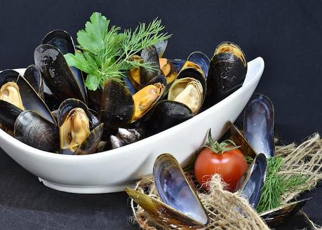 Mejillones al vapor con vino blanco y laurel