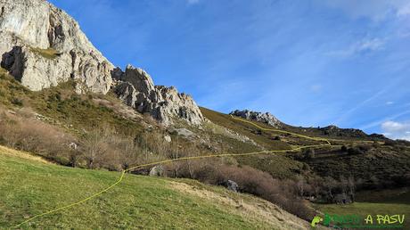 Prados de Pandiechu, fin de la pista y subida a la Portiecha