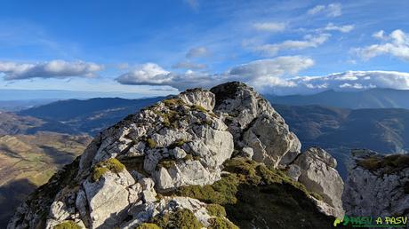 Llegando a la cima de la Portiecha, Lena