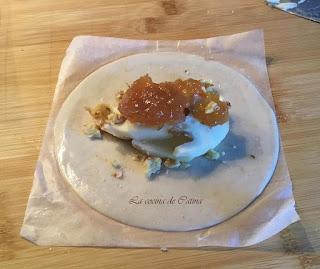 Empanadillas de queso brie, cebolla caramelizada y nueces