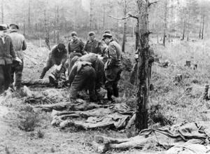 Katyn:La matanza que los soviéticos atribuyeron con éxito a los nazis durante 50 años