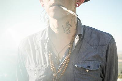 MICAH P. HINSON: 'I LIE TO YOU' EN DIRECTO MICAH P. HINSON: 'I LIE TO YOU' EN DIRECTO