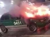 Taxi arde llamas sobre Carretera Rioverde Avenida Pinos