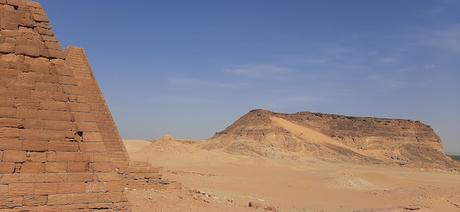 SUDÁN : LA MONTAÑA SAGRADA DE JEBEL BARKAL SUDÁN : LA MONTAÑA SAGRADA DE JEBEL BARKAL