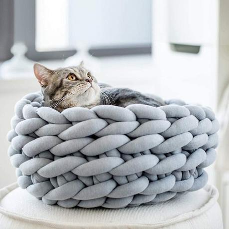 Video-tutorial para hacer una cama con trapillo para gatos y perros pequeños