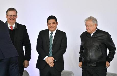 Ricardo Gallardo y AMLO le dan la bienvenida a la nueva planta de autos eléctricos de  BMW