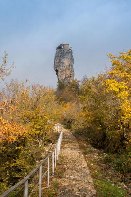 9 mejores Excursiones desde Kutaisi Pilar-de-Katskhi2 -excursiones desde Kutaisi