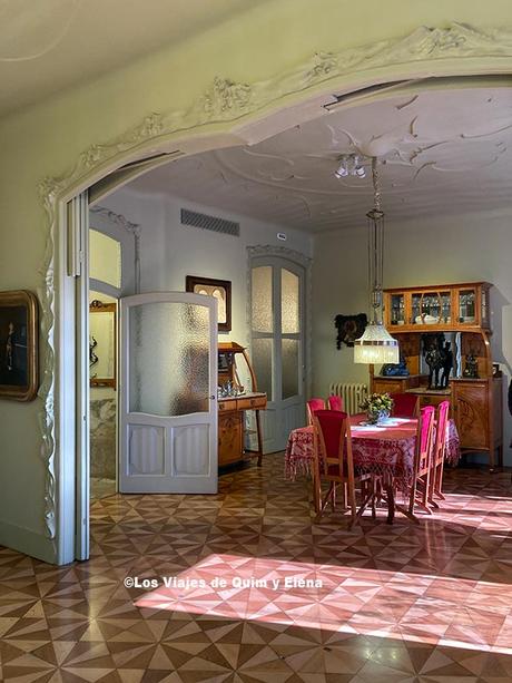 Visitar La Pedrera, Casa Milá Salón principal del piso de los vecinos al visitar La Pedrera