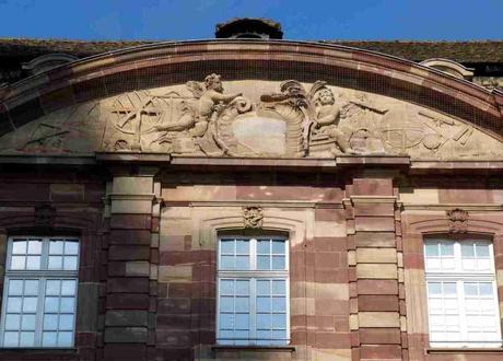 Frontispicio matemático del Colegio Real de Estrasburgo