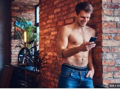 RELATO GAY. EL INQUILINO DE ARRIBA 2. EL ORIGEN. CAPÍTULO 2: COSAS EXTRAÑAS