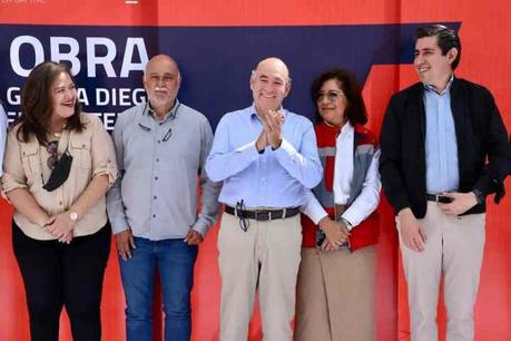 Entrega alcalde Enrique Galindo a vecinos la calle García Diego Rehabilitada