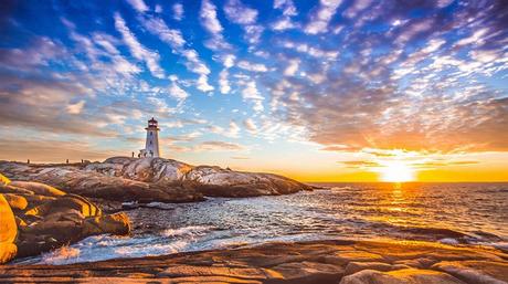 Faro de Peggy Cove al atardecer en Halifax