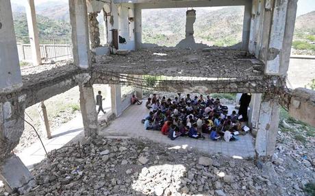 La escuela en los escombros