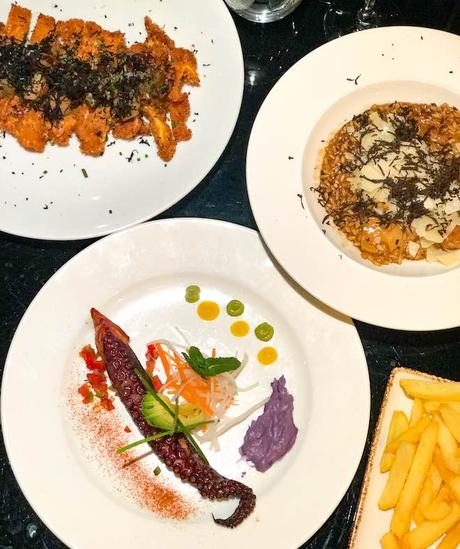 El Boulevard Barcelona, cena con espectáculo en Passeig de Gràcia platos de comida boulevard