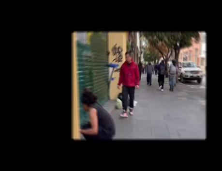 (video) Ponen a Rico Rey a cubrir su pinta; grafitero repara daño a negocio