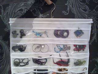 ORGANIZADOR DE COMPLEMENTOS Y UN PREMIO MUY ESPECIAL ORGANIZADOR DE COMPLEMENTOS Y UN PREMIO MUY ESPECIAL