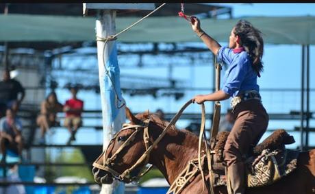 Junín de los Andes colmada de público por la Fiesta del Puestero