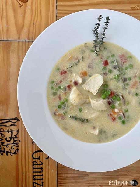 Sopa de pollo y verduras