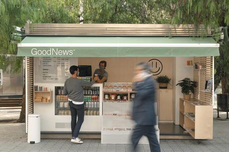 Venta de café y comida envasada: nuevos productos de los quioscos de Barcelona