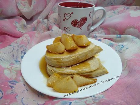 MINI-CRÊPES AMÉRICAINES AU SIROP D’ÉRABLE ET AUX POIRES /  MAPLE SYRUP AND PEAR MINI PANCAKES / MINI PANQUEQUES CON JARABE DE ARCE Y PERAS / ميني بان كيك بشراب القيقب و الاجاص