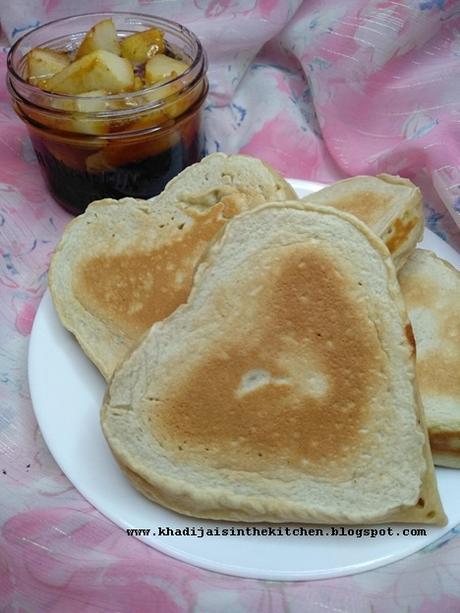 MINI-CRÊPES AMÉRICAINES AU SIROP D’ÉRABLE ET AUX POIRES /  MAPLE SYRUP AND PEAR MINI PANCAKES / MINI PANQUEQUES CON JARABE DE ARCE Y PERAS / ميني بان كيك بشراب القيقب و الاجاص