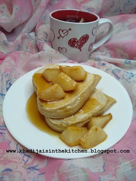 MINI-CRÊPES AMÉRICAINES AU SIROP D’ÉRABLE ET AUX POIRES /  MAPLE SYRUP AND PEAR MINI PANCAKES / MINI PANQUEQUES CON JARABE DE ARCE Y PERAS / ميني بان كيك بشراب القيقب و الاجاص