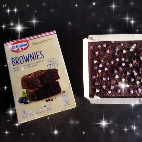 Brownie de chocolate y toppings de corazones
