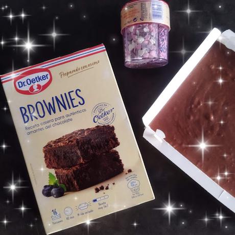 Brownie de chocolate y toppings de corazones