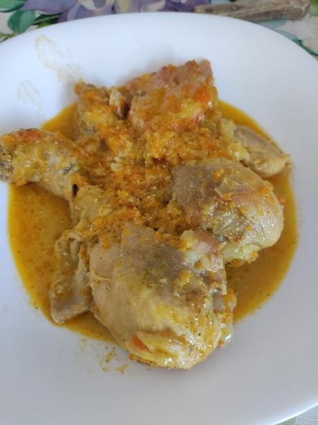 POLLO EN SALSA DE ANACARDOS Y ALBAHACA