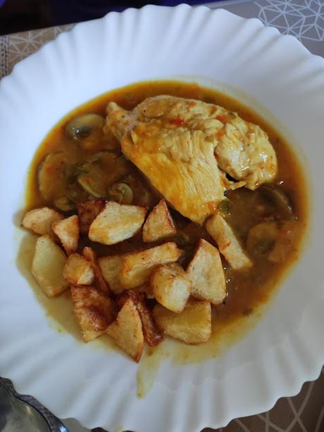 POLLO EN SALSA CON CHAMPIÑONES