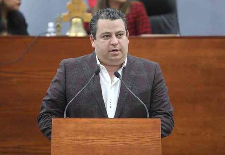 Prohibir multas de tránsito en fraccionamientos propone Toño Lorca