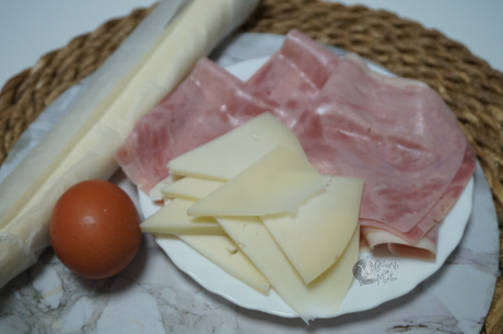 Trenza de hojaldre con jamón y queso Trenza de hojaldre con jamón y queso