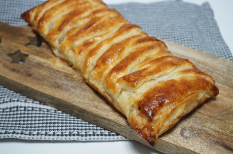 Trenza de hojaldre con jamón y queso Trenza de hojaldre con jamón y queso