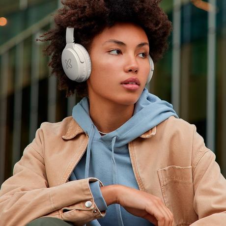 Klip_Xtreme_Oasis_KNH-050WH_lifestyle