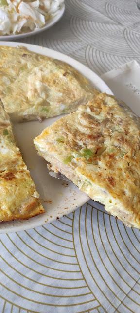TORTILLA DE CALABACÍN,  Y BUTIFARRA DE HUEVO